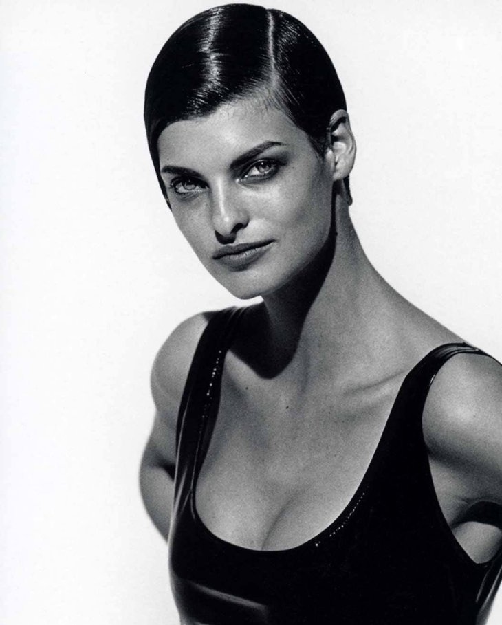 Hinh anh Siêu mẫu Linda Evangelista: Nữ hoàng của những bộ tóc ngắn 9