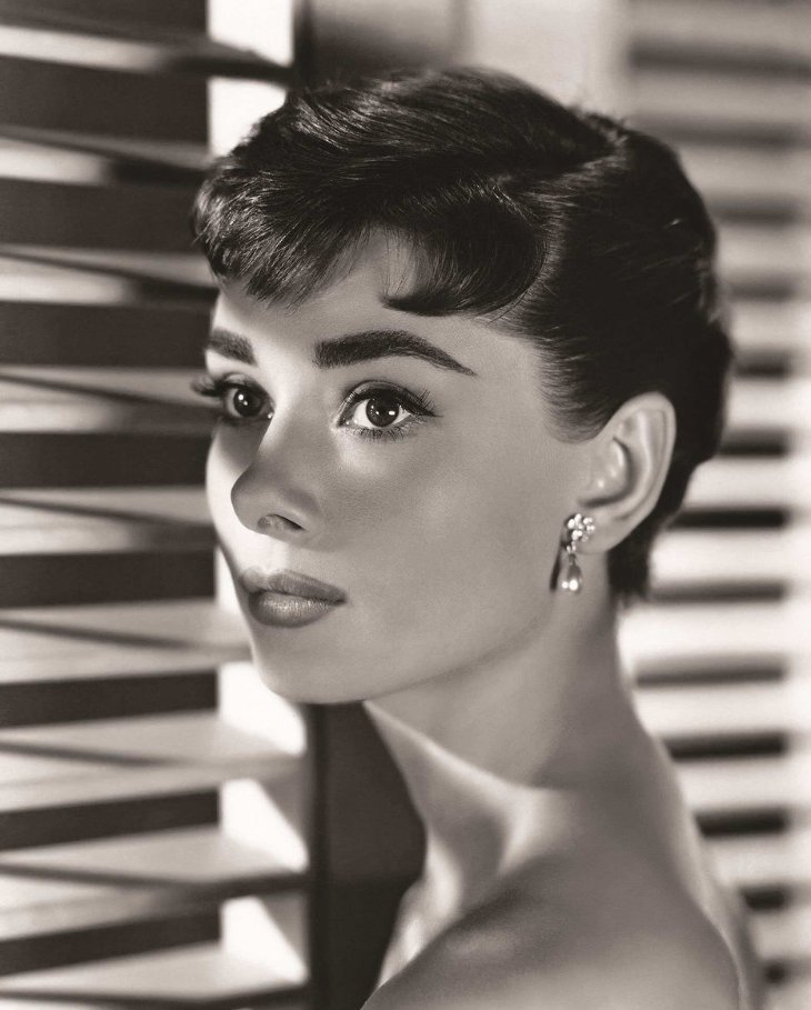 Hinh anh Để tạo ra những thiết kế mang tính biểu tượng cho thương hiệu không chỉ cần đầu óc sáng tạo, tư duy thời trang độc đáo mà tâm hồn nghệ thuật được thổi vào những thiết kế cũng vô cùng quan trọng. Và những nàng thơ thời trang là nguồn cảm hứng đặc biệt, là người thổi hồn và truyền cảm xúc cho các nhà mốt tạo nên những kiệt tác. 1