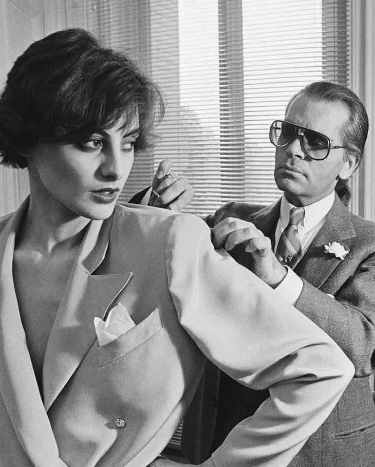 Hinh anh Để tạo ra những thiết kế mang tính biểu tượng cho thương hiệu không chỉ cần đầu óc sáng tạo, tư duy thời trang độc đáo mà tâm hồn nghệ thuật được thổi vào những thiết kế cũng vô cùng quan trọng. Và những nàng thơ thời trang là nguồn cảm hứng đặc biệt, là người thổi hồn và truyền cảm xúc cho các nhà mốt tạo nên những kiệt tác. 8