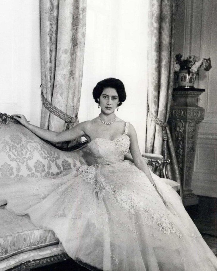 Hinh anh Để tạo ra những thiết kế mang tính biểu tượng cho thương hiệu không chỉ cần đầu óc sáng tạo, tư duy thời trang độc đáo mà tâm hồn nghệ thuật được thổi vào những thiết kế cũng vô cùng quan trọng. Và những nàng thơ thời trang là nguồn cảm hứng đặc biệt, là người thổi hồn và truyền cảm xúc cho các nhà mốt tạo nên những kiệt tác. 14