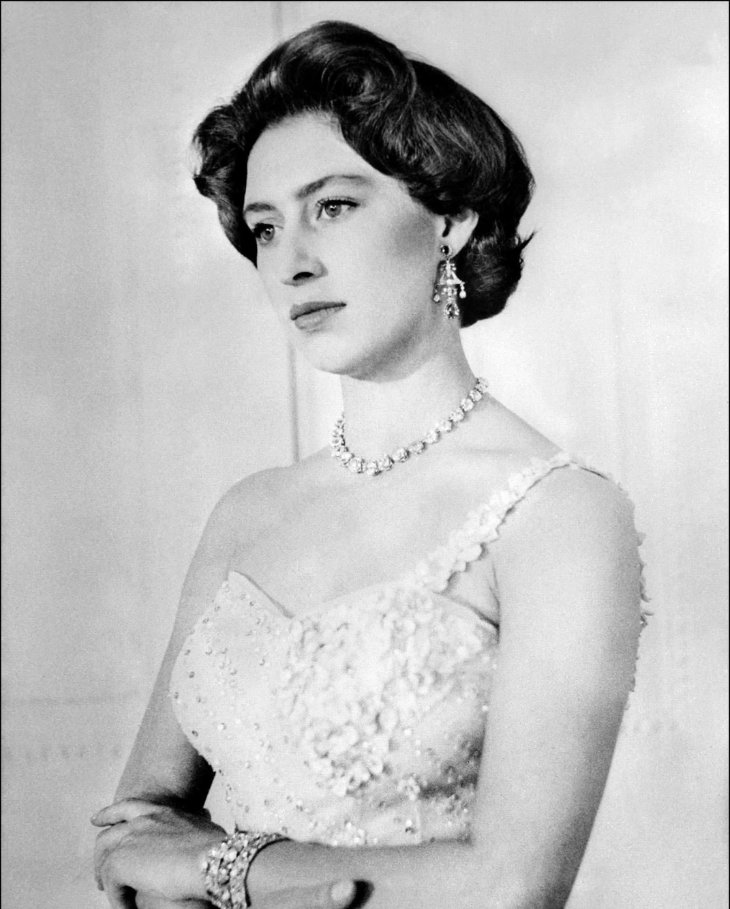 Hinh anh Để tạo ra những thiết kế mang tính biểu tượng cho thương hiệu không chỉ cần đầu óc sáng tạo, tư duy thời trang độc đáo mà tâm hồn nghệ thuật được thổi vào những thiết kế cũng vô cùng quan trọng. Và những nàng thơ thời trang là nguồn cảm hứng đặc biệt, là người thổi hồn và truyền cảm xúc cho các nhà mốt tạo nên những kiệt tác. 13