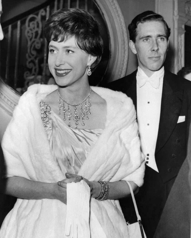 Hinh anh Để tạo ra những thiết kế mang tính biểu tượng cho thương hiệu không chỉ cần đầu óc sáng tạo, tư duy thời trang độc đáo mà tâm hồn nghệ thuật được thổi vào những thiết kế cũng vô cùng quan trọng. Và những nàng thơ thời trang là nguồn cảm hứng đặc biệt, là người thổi hồn và truyền cảm xúc cho các nhà mốt tạo nên những kiệt tác. 17