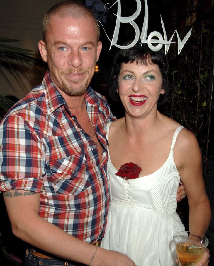 Hinh anh Để tạo ra những thiết kế mang tính biểu tượng cho thương hiệu không chỉ cần đầu óc sáng tạo, tư duy thời trang độc đáo mà tâm hồn nghệ thuật được thổi vào những thiết kế cũng vô cùng quan trọng. Và những nàng thơ thời trang là nguồn cảm hứng đặc biệt, là người thổi hồn và truyền cảm xúc cho các nhà mốt tạo nên những kiệt tác. 23