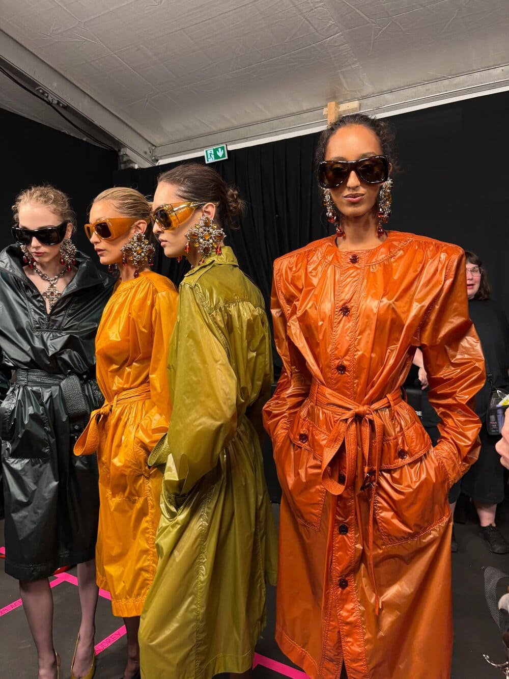 Hinh anh Khi bộ vest không còn là áo giáp 3