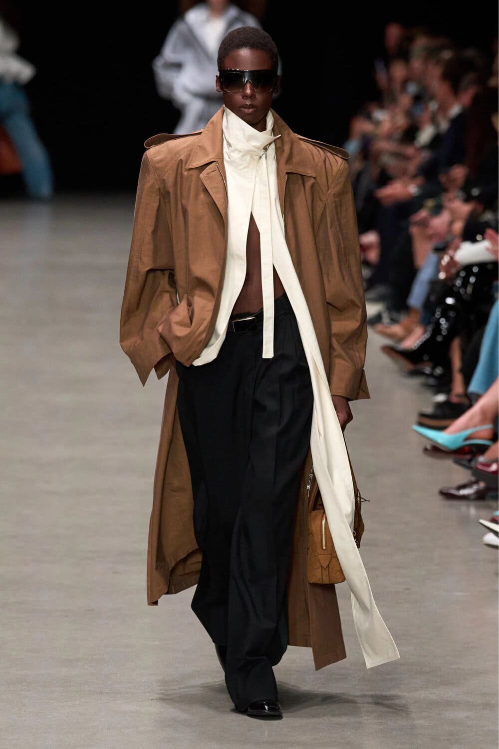 Hinh anh Paris Fashion Week Xuân Hè 2026: Vì sao thế giới vẫn say mê thập niên 80? 4