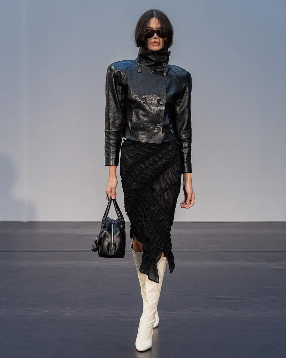 Hinh anh Paris Fashion Week Xuân Hè 2026: Vì sao thế giới vẫn say mê thập niên 80? 11