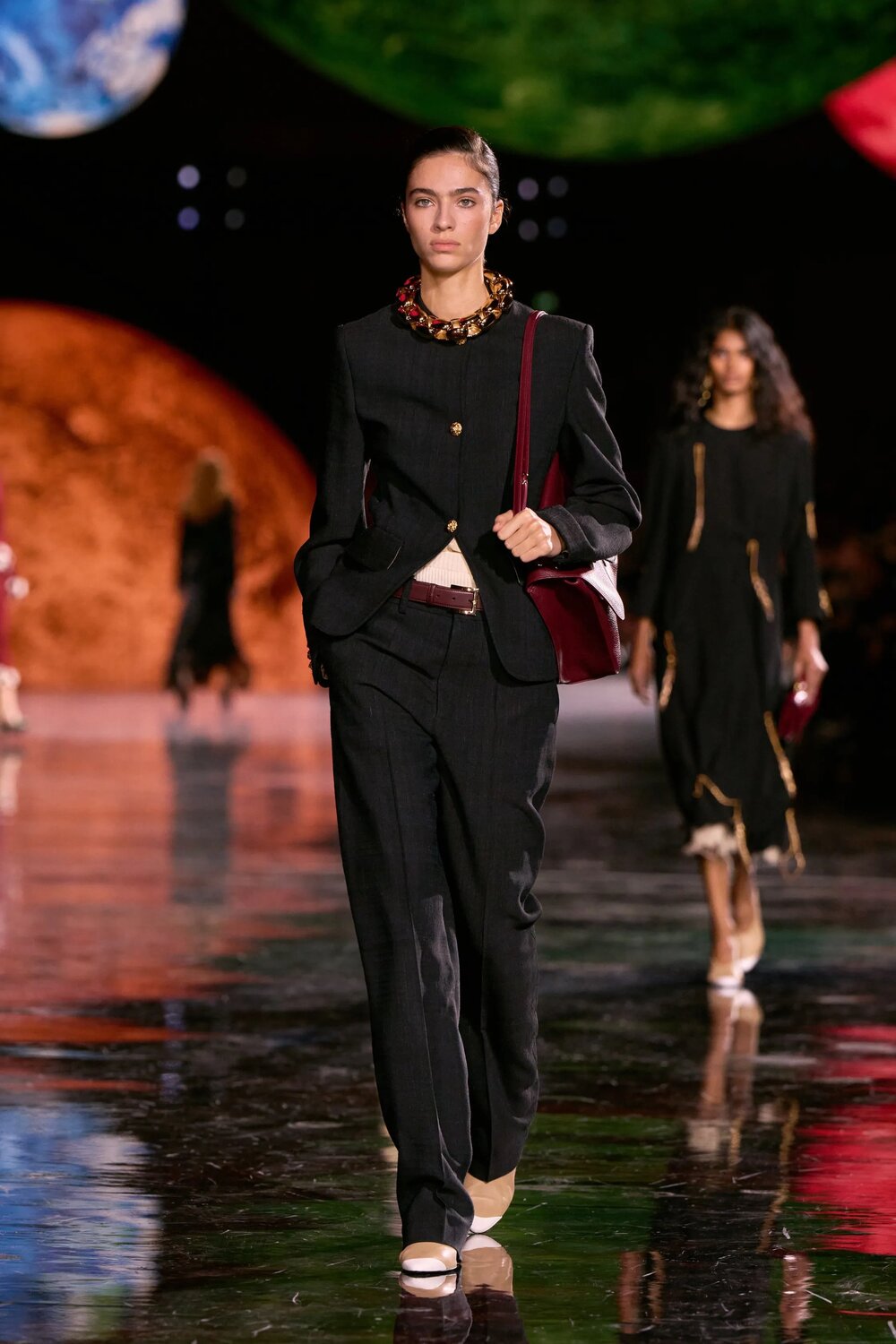 Hinh anh Paris Fashion Week Xuân Hè 2026: Vì sao thế giới vẫn say mê thập niên 80? 12