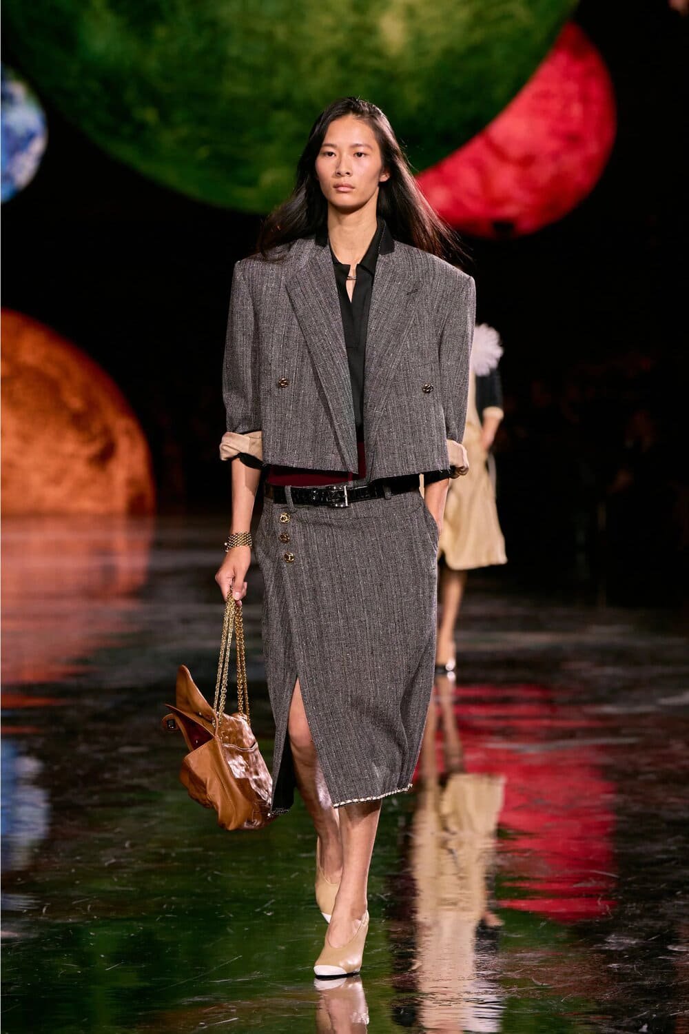 Hinh anh Paris Fashion Week Xuân Hè 2026: Vì sao thế giới vẫn say mê thập niên 80? 13