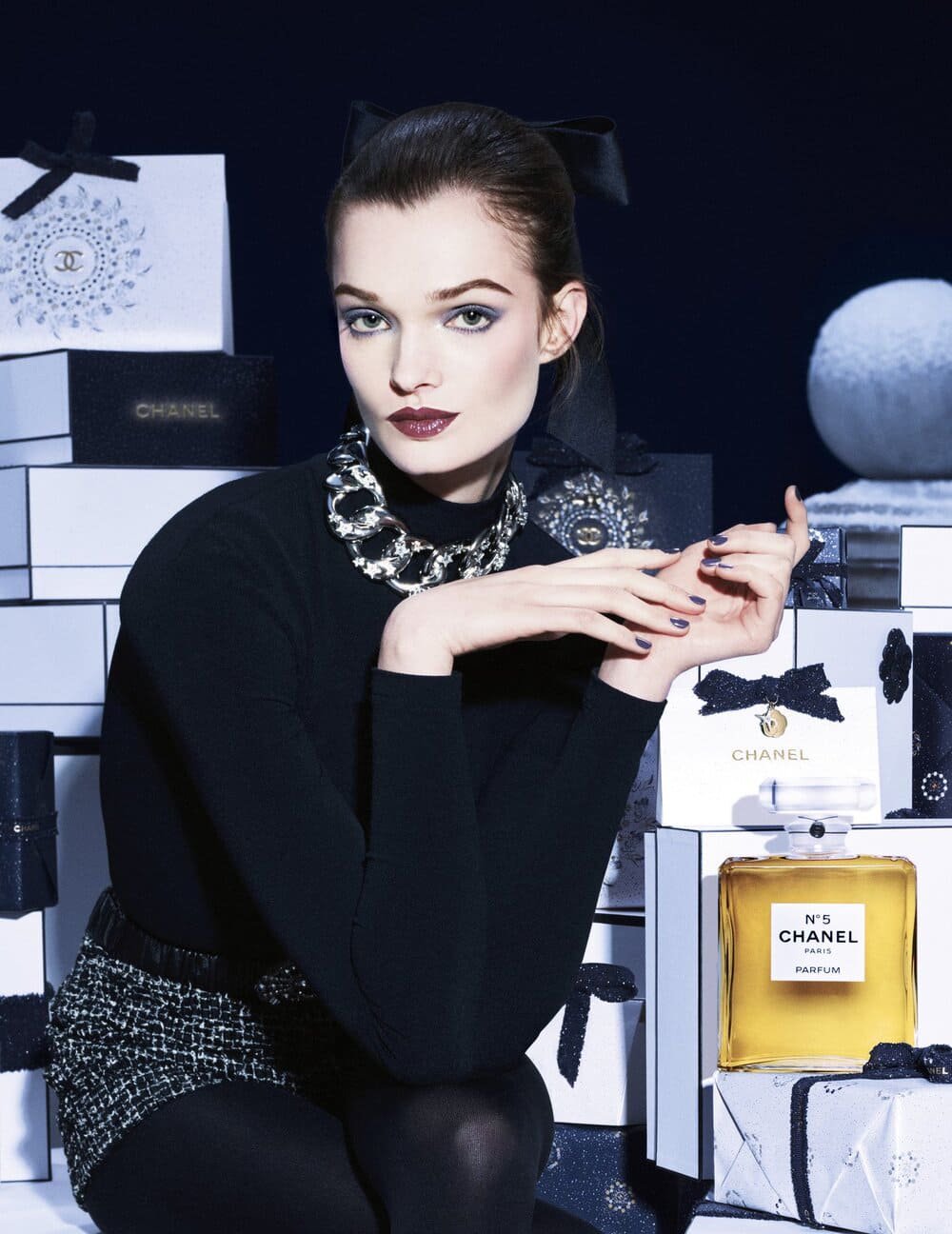 Hinh anh CHANEL Holiday 2025 - Winter Constellation: Dải ngân hà ngày đông trong mùa lễ hội 2