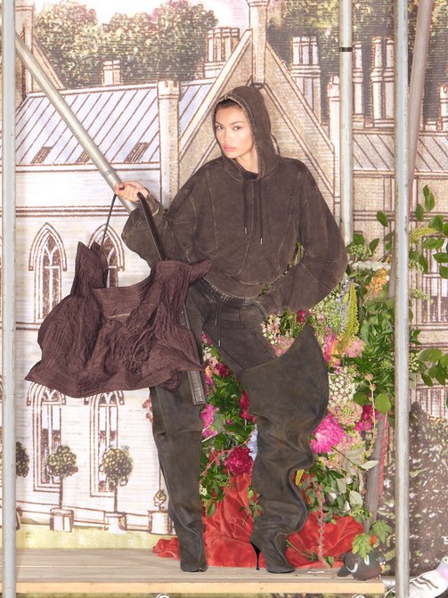 Hinh anh H&M gặp Glenn Martens: Một “đại gia đình” của cá tính và tự do sáng tạo 3