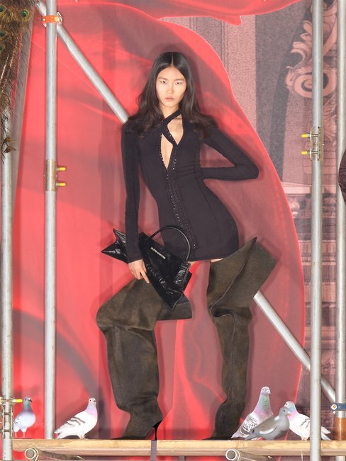 Hinh anh H&M gặp Glenn Martens: Một “đại gia đình” của cá tính và tự do sáng tạo 9