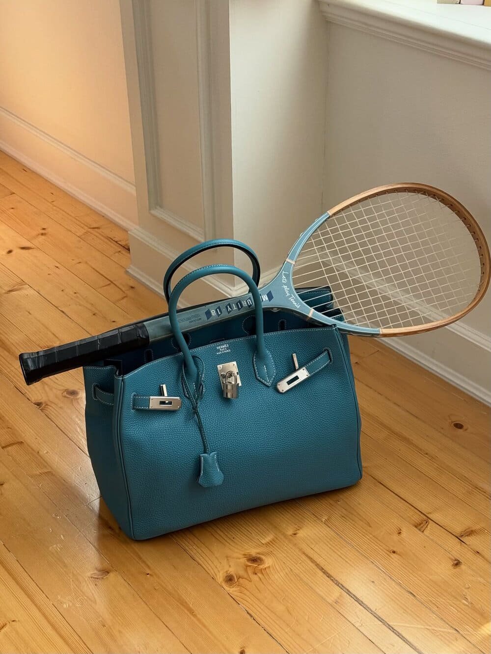 Hinh anh Việc sở hữu một chiếc túi Hermès Birkin hoặc Kelly từ thương hiệu Hermès nổi tiếng của Pháp không chỉ khó khăn mà đôi khi còn đầy thử thách. 12