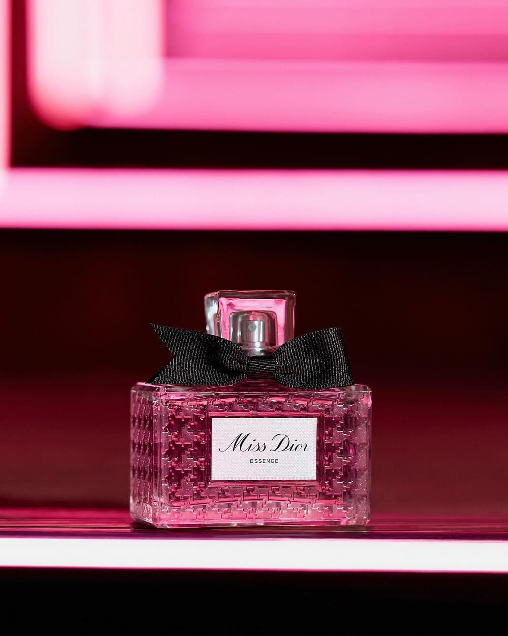 Hinh anh Miss Dior Essence: 'Cô em gái tự do' mang tinh thần Miss Dior 1