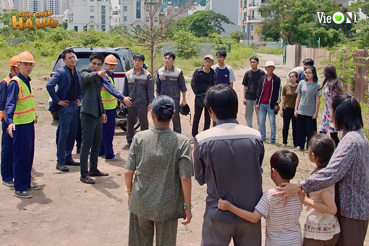 Hinh anh Diễn viên ‘Cuộc chiến hạ lưu’ bứt phá cảm xúc trong loạt cảnh quay dưới mưa 2