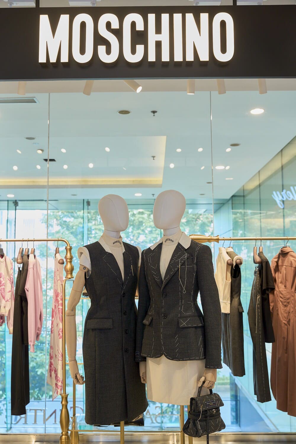 Hinh anh Moschino Saigon Centre: Chạm vào DNA hóm hỉnh và thanh lịch của thời trang Ý 5