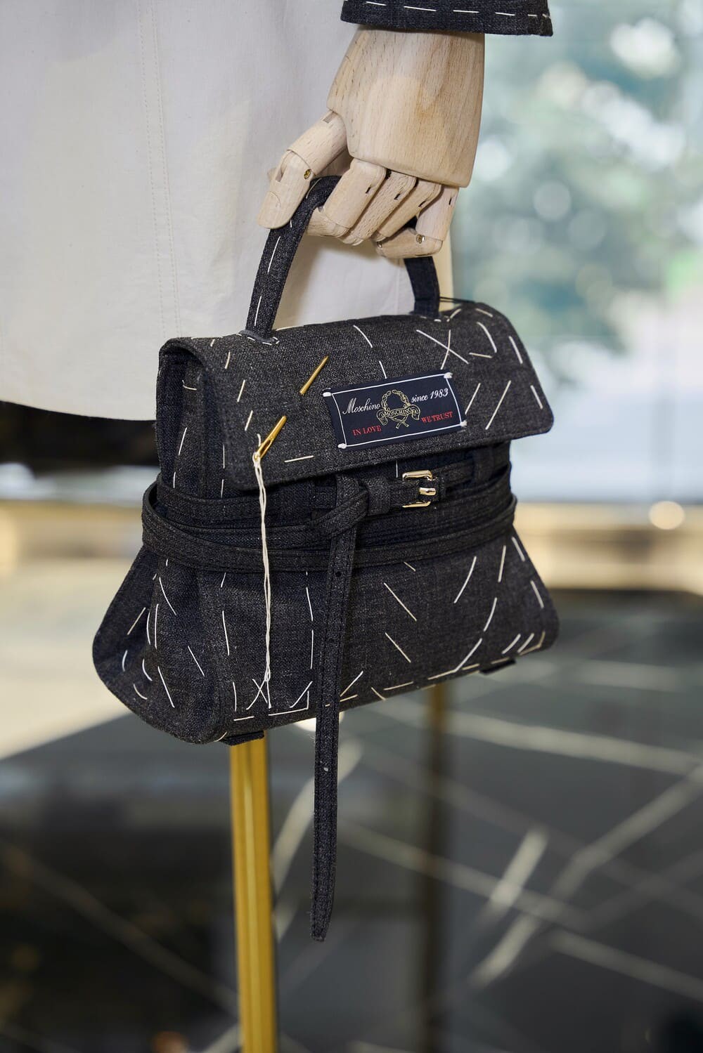 Hinh anh Moschino Saigon Centre: Chạm vào DNA hóm hỉnh và thanh lịch của thời trang Ý 6