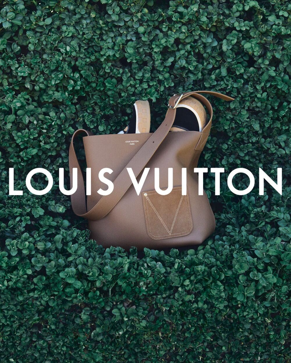 Hinh anh LOUIS VUITTON PRE-SS26: Bộ suit 3 mảnh và rương du lịch cho cả thú cưng 3