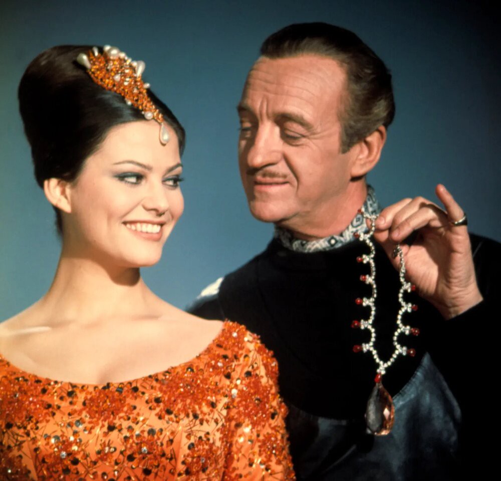 Hinh anh Chiêm ngưỡng những món trang sức quyền lực nhất trên màn bạc 4