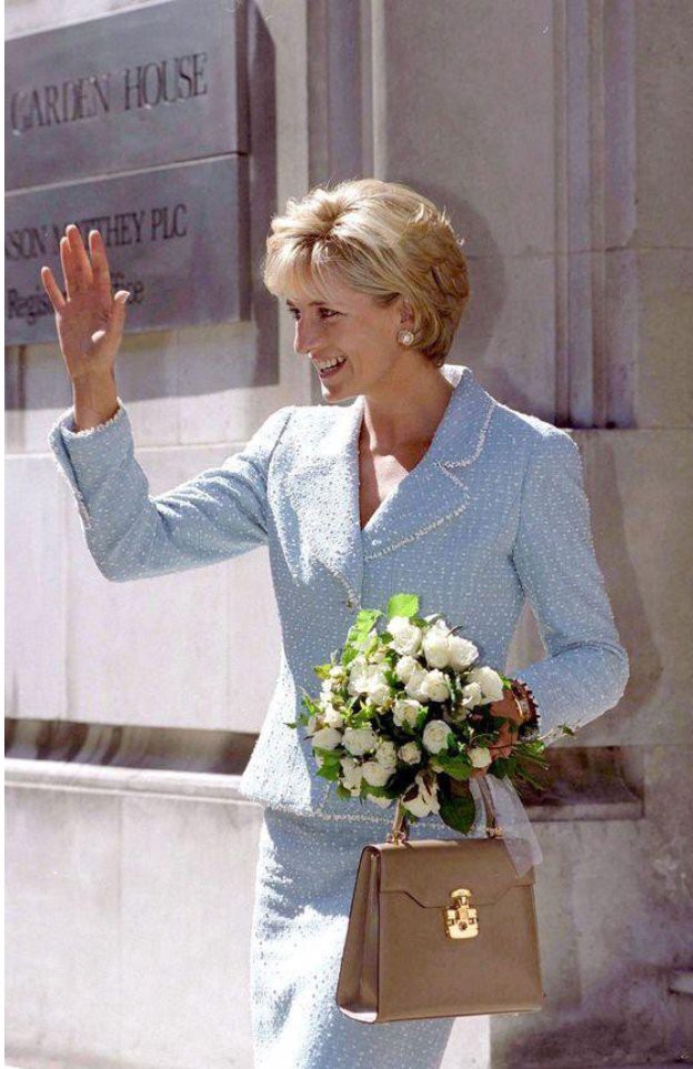 Hinh anh 8 chiếc túi xách được yêu thích nhất của Công nương Diana 4