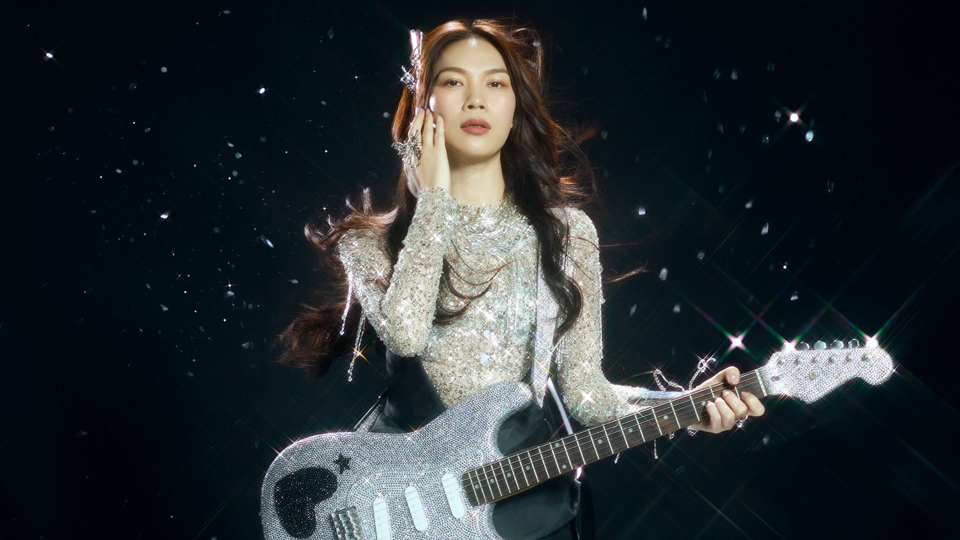 Thấy gì từ câu chuyện fan nạp 27,8 tỷ đồng săn vé liveshow Mỹ Tâm?