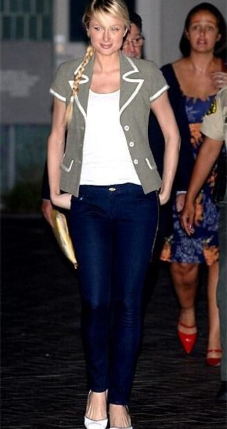 Hinh anh 'Corporate core' trên sàn diễn quốc tế: Điềm báo của suy thoái kinh tế? 3