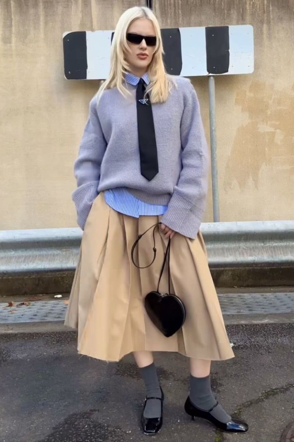 Hinh anh 'Corporate core' trên sàn diễn quốc tế: Điềm báo của suy thoái kinh tế? 4