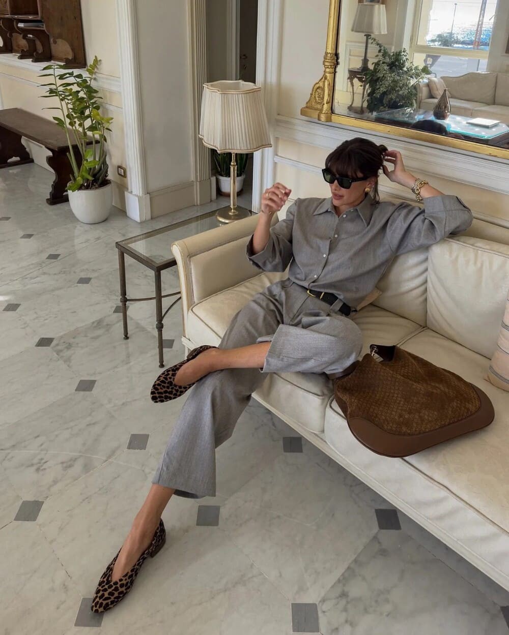 Hinh anh Grandma shoes: Kiểu giày lý tưởng cho diện mạo Thu Đông 2025 1