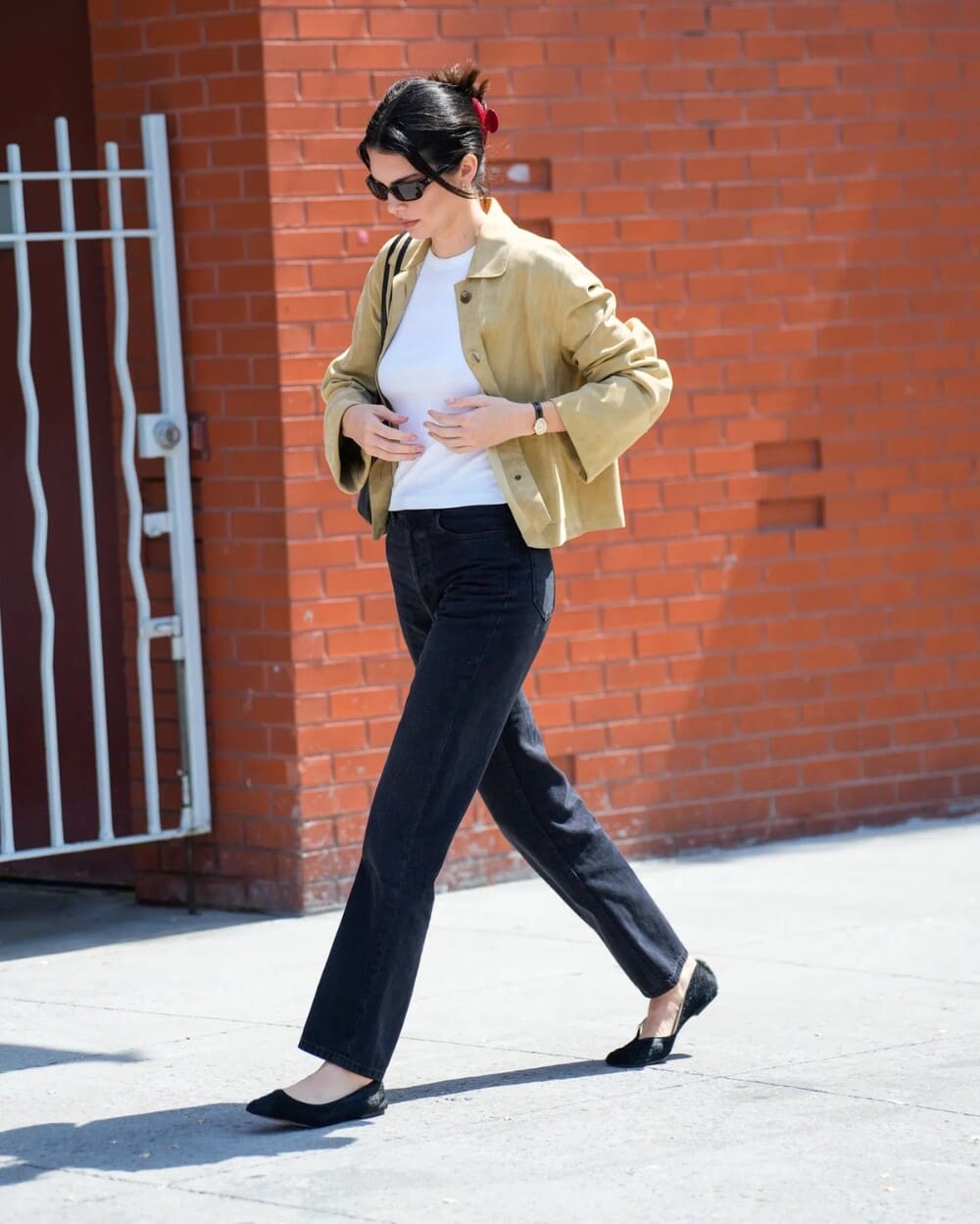 Hinh anh Grandma shoes: Kiểu giày lý tưởng cho diện mạo Thu Đông 2025 2