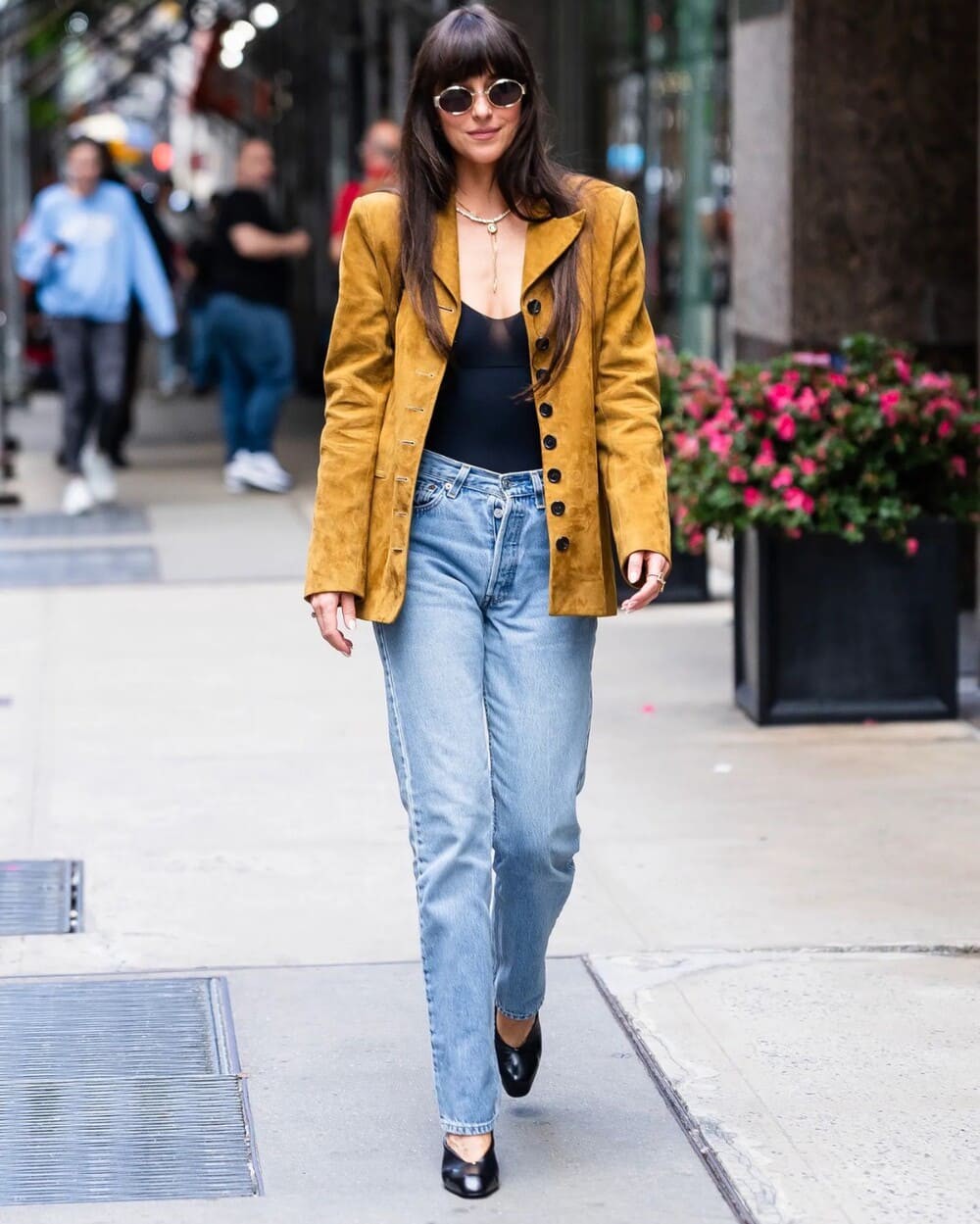 Hinh anh Grandma shoes: Kiểu giày lý tưởng cho diện mạo Thu Đông 2025 5