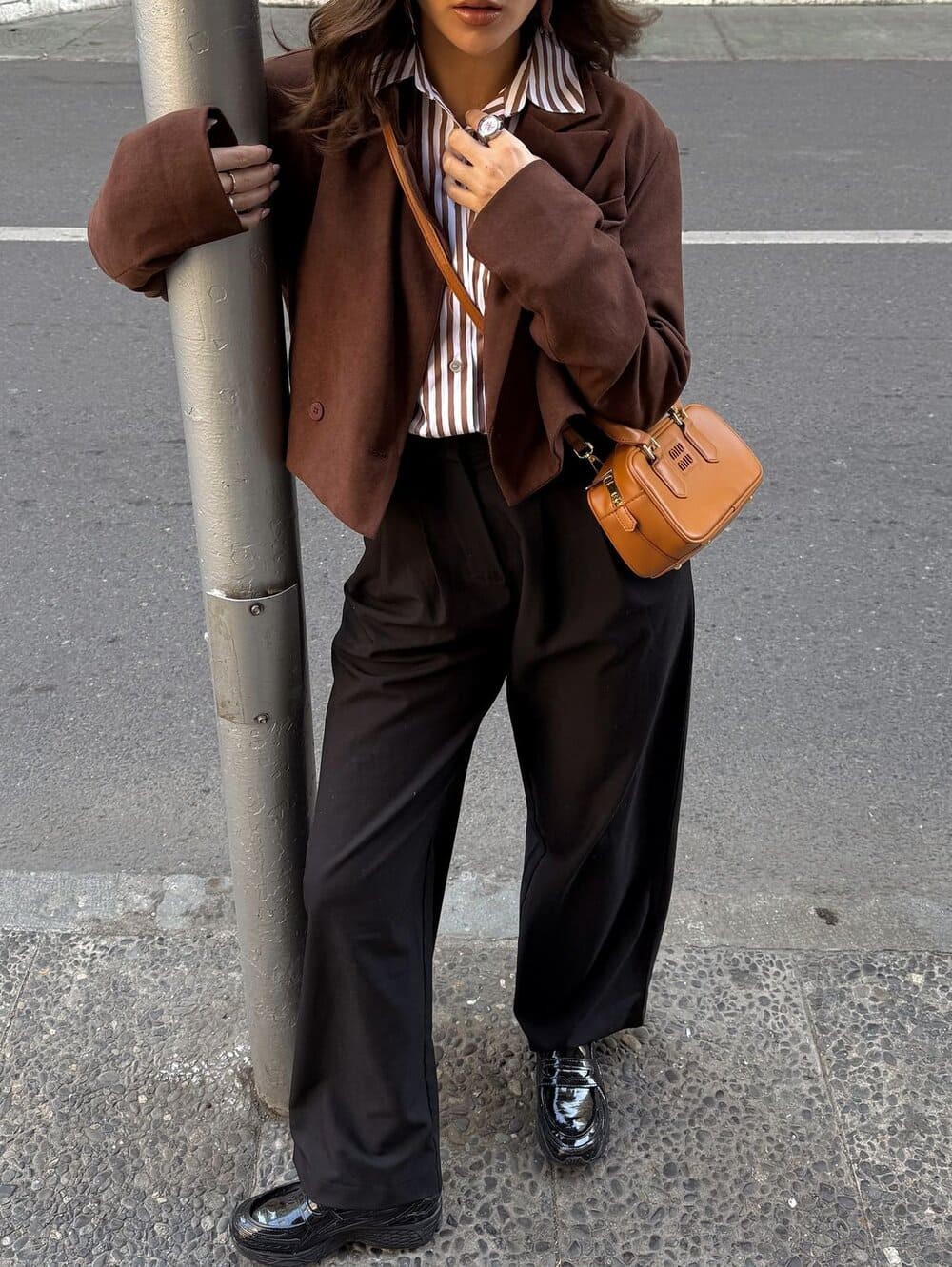 Hinh anh Quần suông và giày lười: Công thức kết hợp cho quý cô năng động 2