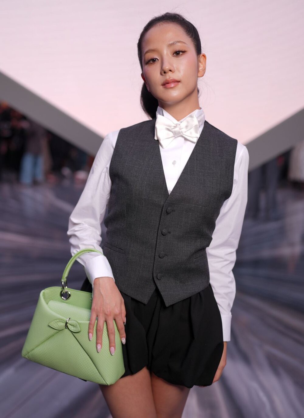 Hinh anh Từ sàn diễn thời trang đến các mẫu túi cho phái đẹp mùa cuối năm 5