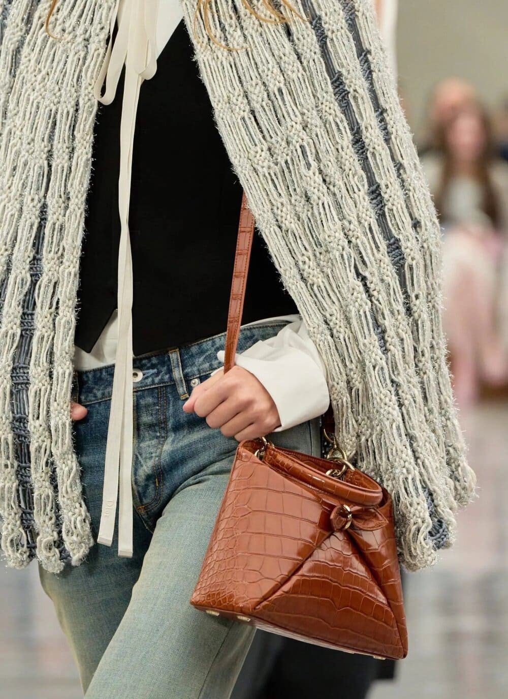 Hinh anh Từ sàn diễn thời trang đến các mẫu túi cho phái đẹp mùa cuối năm 6