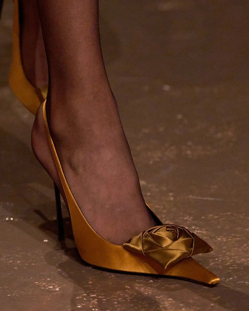 Hinh anh Khi satin quay lại: Làm sao để chăm sóc chất liệu này đúng cách? 2