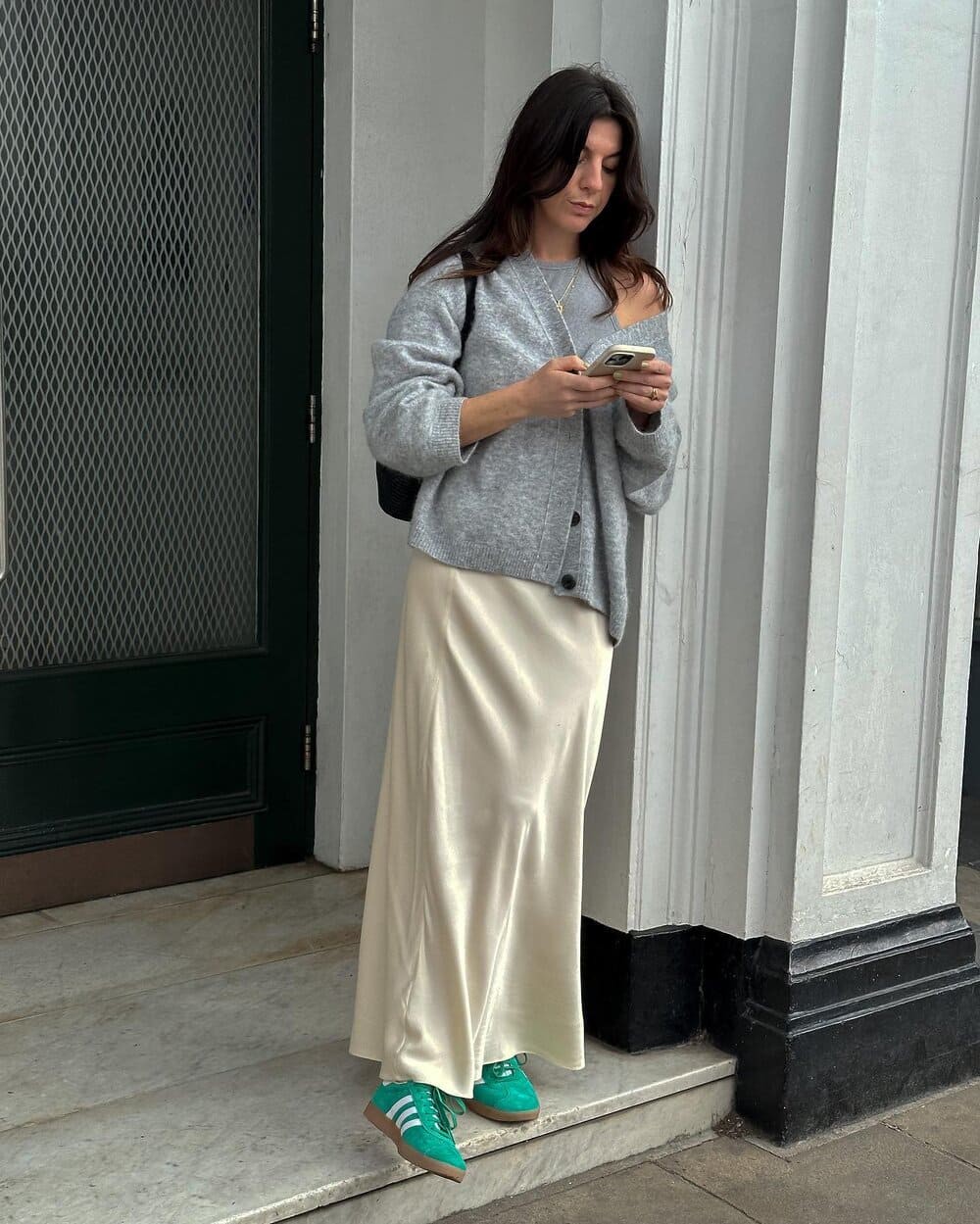 Hinh anh Khi satin quay lại: Làm sao để chăm sóc chất liệu này đúng cách? 14