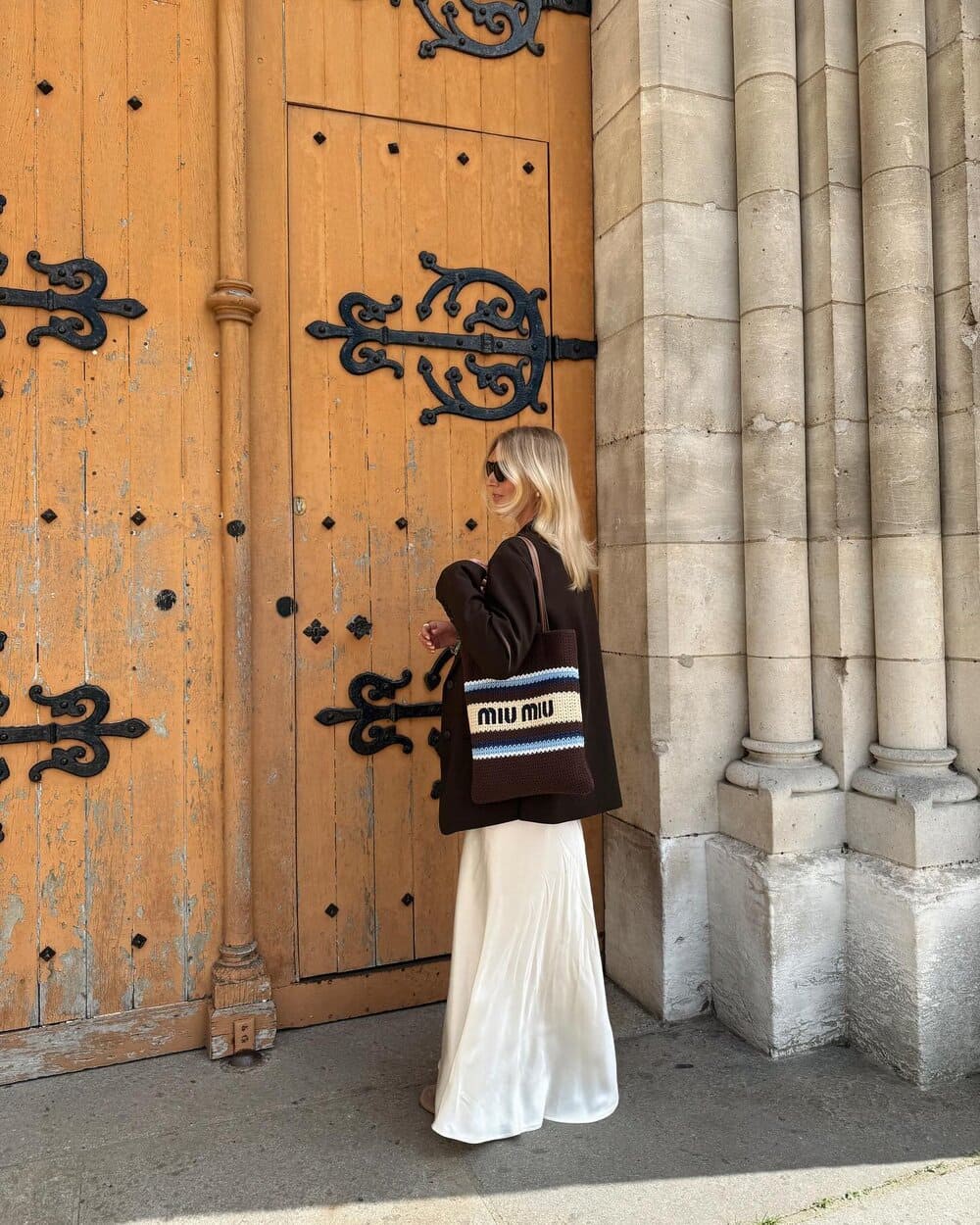 Hinh anh Khi satin quay lại: Làm sao để chăm sóc chất liệu này đúng cách? 16