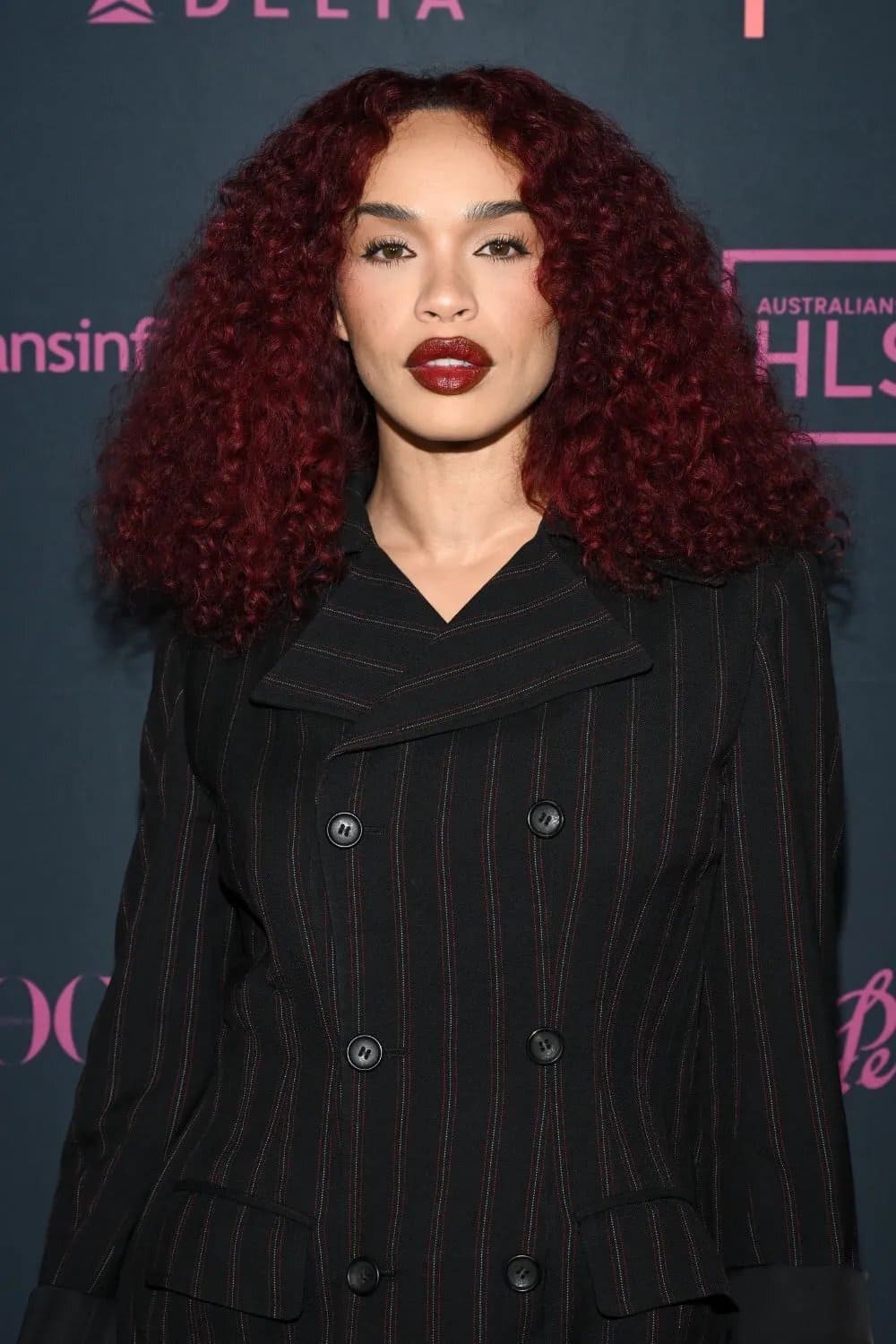 Hinh anh Giải mã cơn sốt màu tóc đỏ burgundy 1