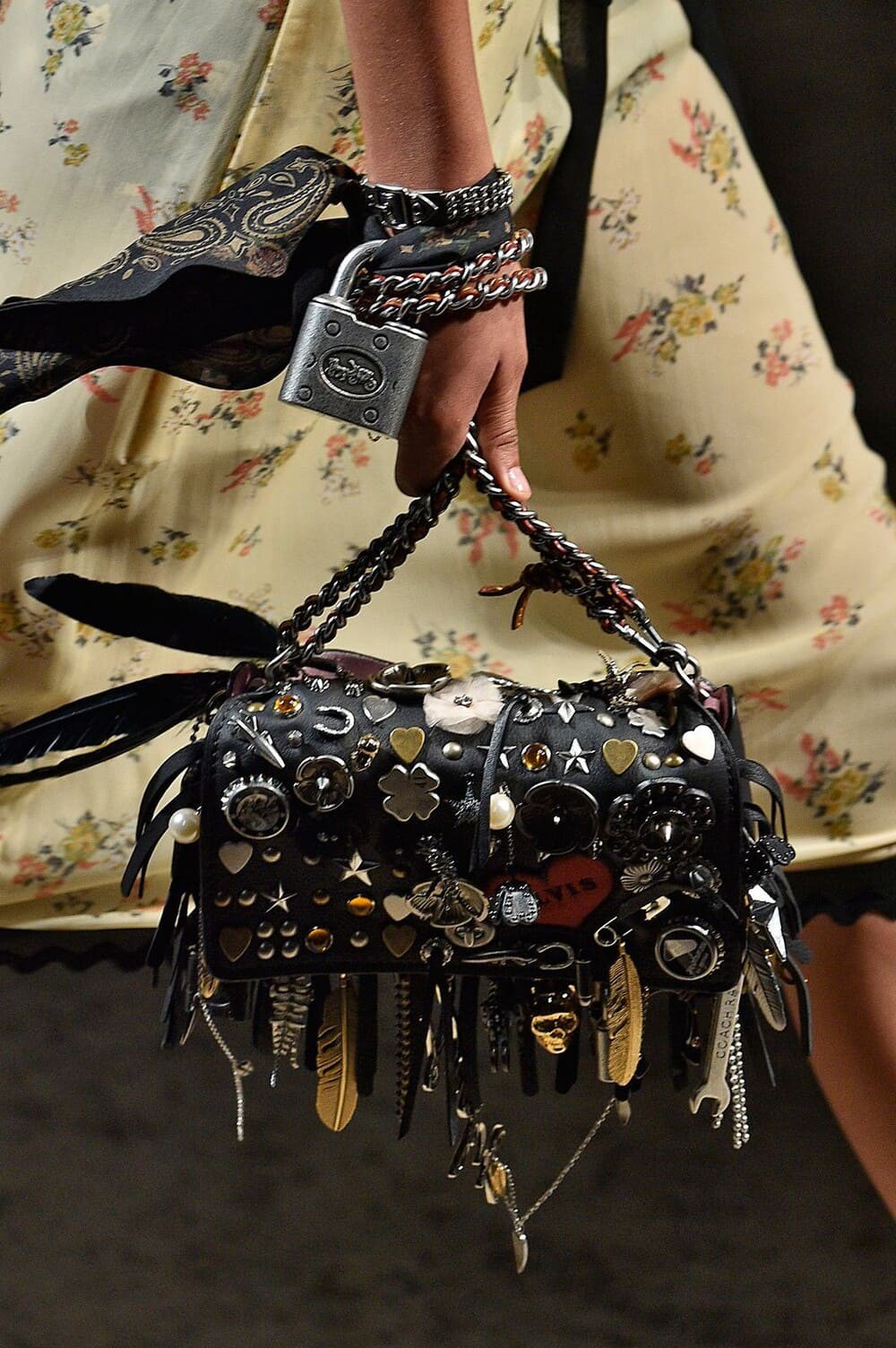 Hinh anh "Khách hàng giờ đã có đủ áo len, đủ denim. Họ muốn thứ gì đó khiến họ thấy hứng thú và mới mẻ" - Jim Wetzel – đồng sáng lập boutique Space 519 (Chicago) chia sẻ". 7