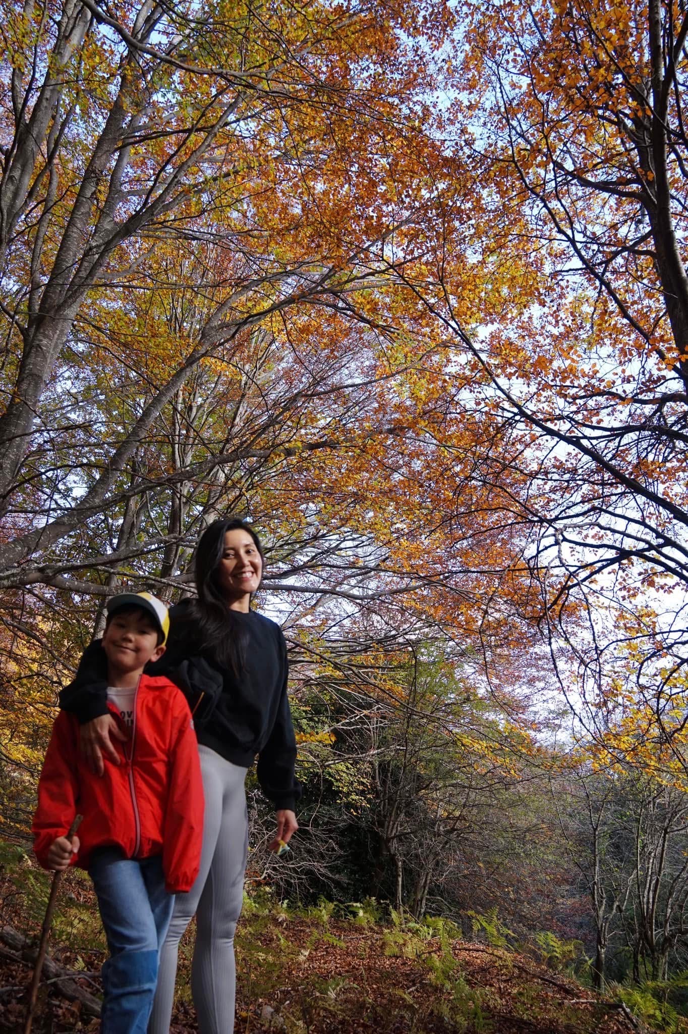 Hồ Bích Ngọc và con trai ở Tây Ban Nha.