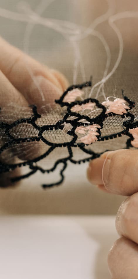 Chi tiết thủ công tinh xảo trong thiết kế của Chanel