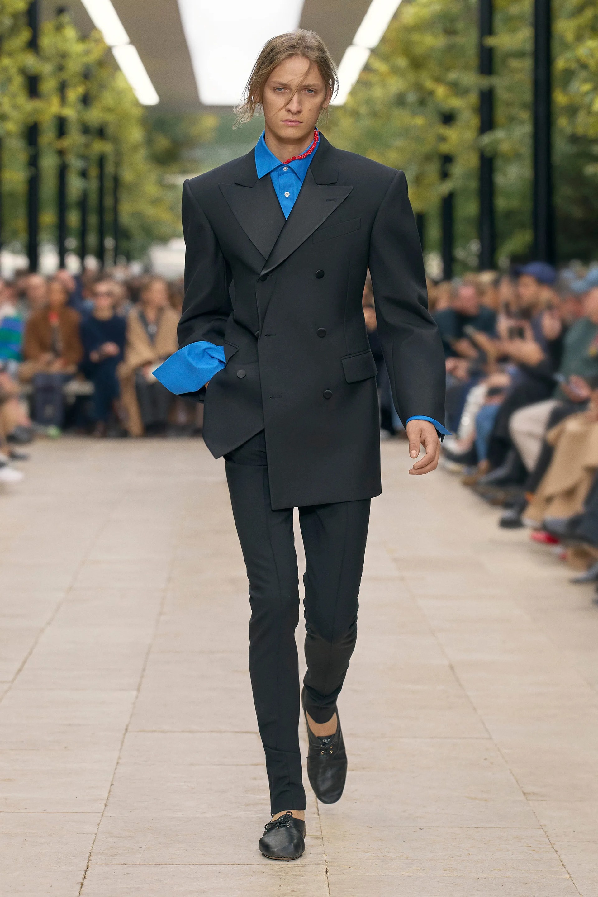 Hinh anh Phom dáng ôm sát và sự dịch chuyển thẩm mỹ trong thời trang nam 18