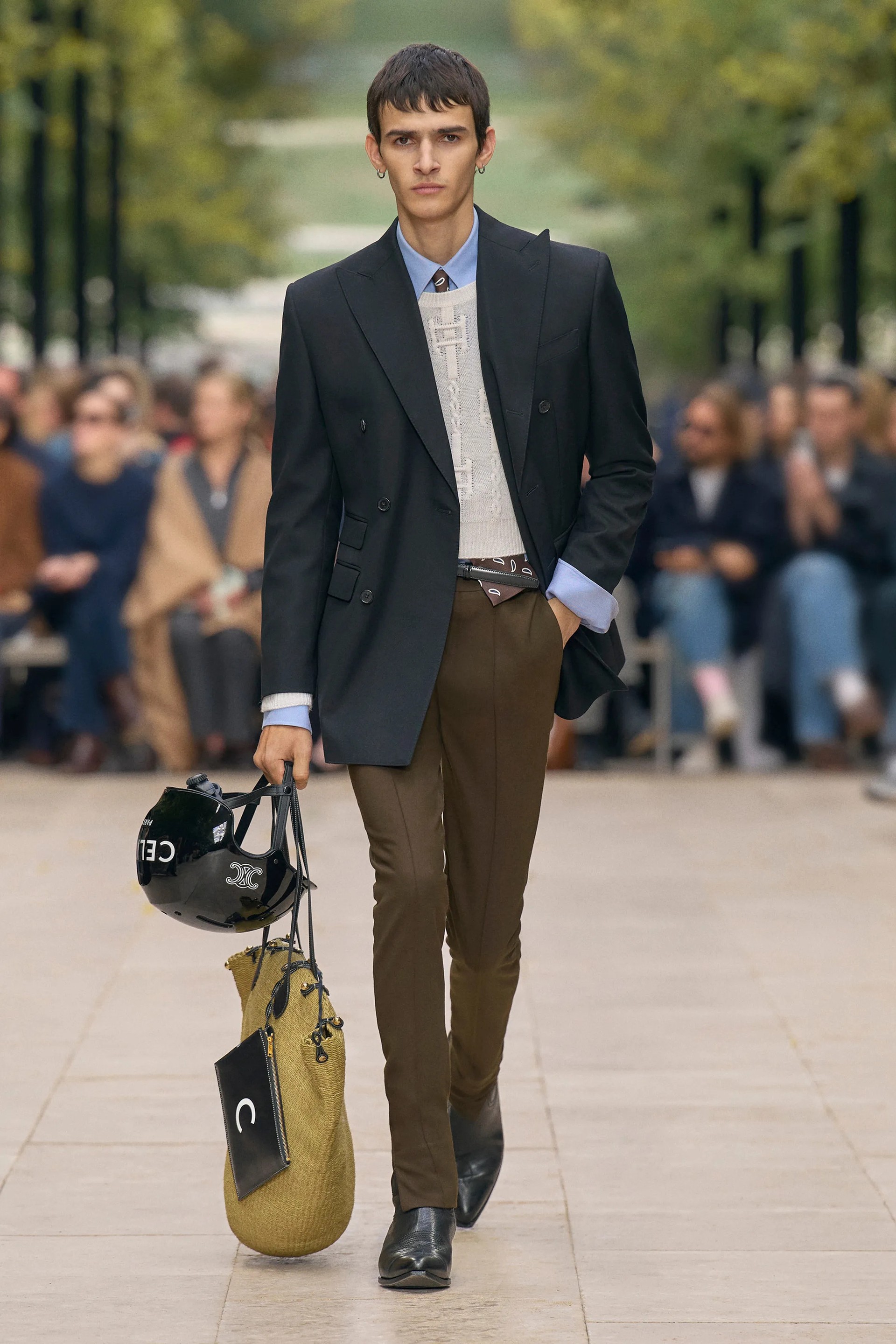 Hinh anh Phom dáng ôm sát và sự dịch chuyển thẩm mỹ trong thời trang nam 20