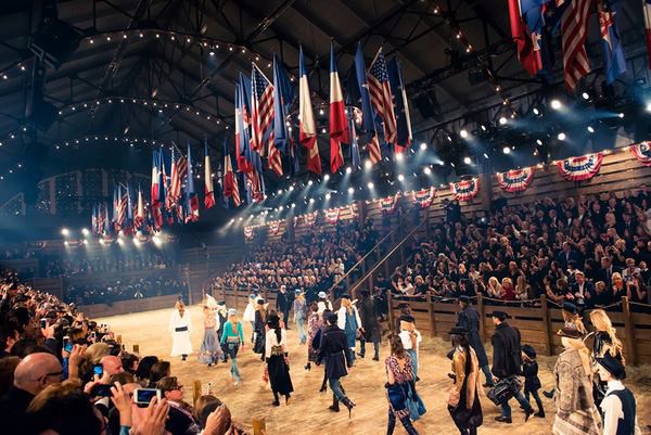 Hinh anh CHANEL Métiers d’Art 2025/2026 New York - Sự trở lại 8