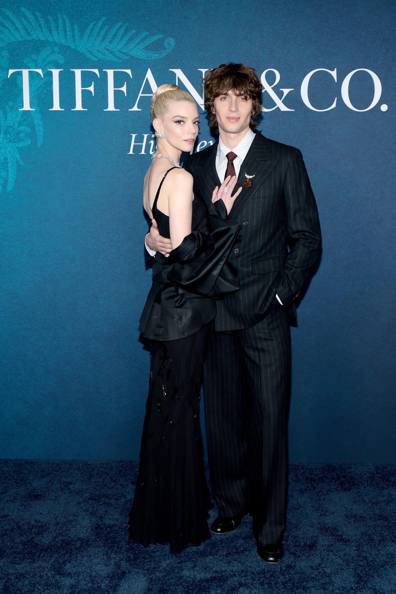 Hinh anh Học bí quyết phối đồ đôi tinh tế của Anya Taylor Joy và Malcolm McRae 8