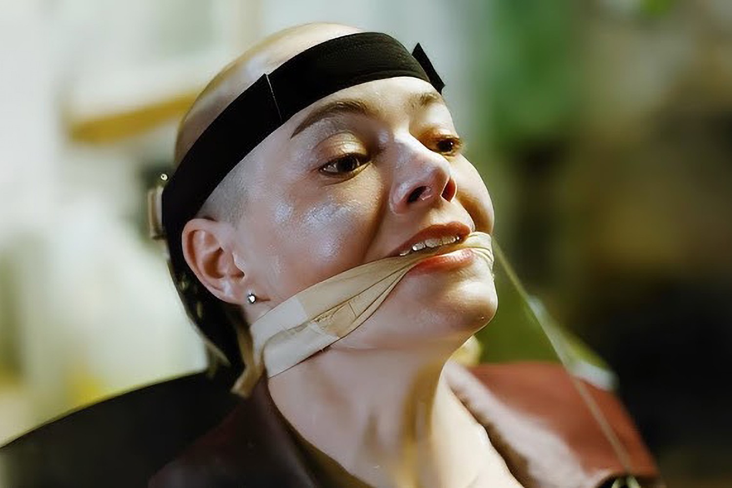 Hinh anh Emma Stone và cuộc nổi loạn tinh thần trong 'Bugonia' 2