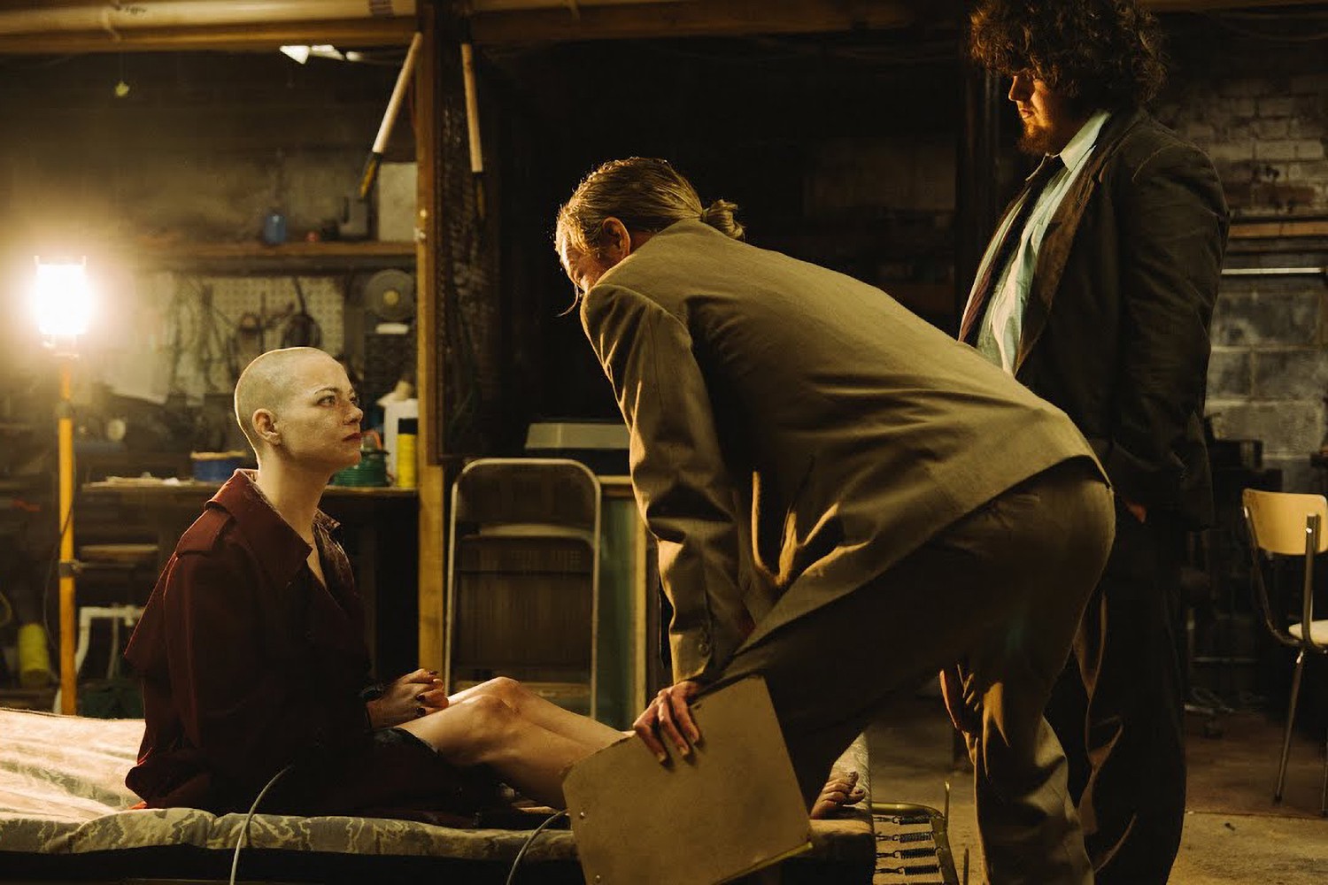 Hinh anh Emma Stone và cuộc nổi loạn tinh thần trong 'Bugonia' 1