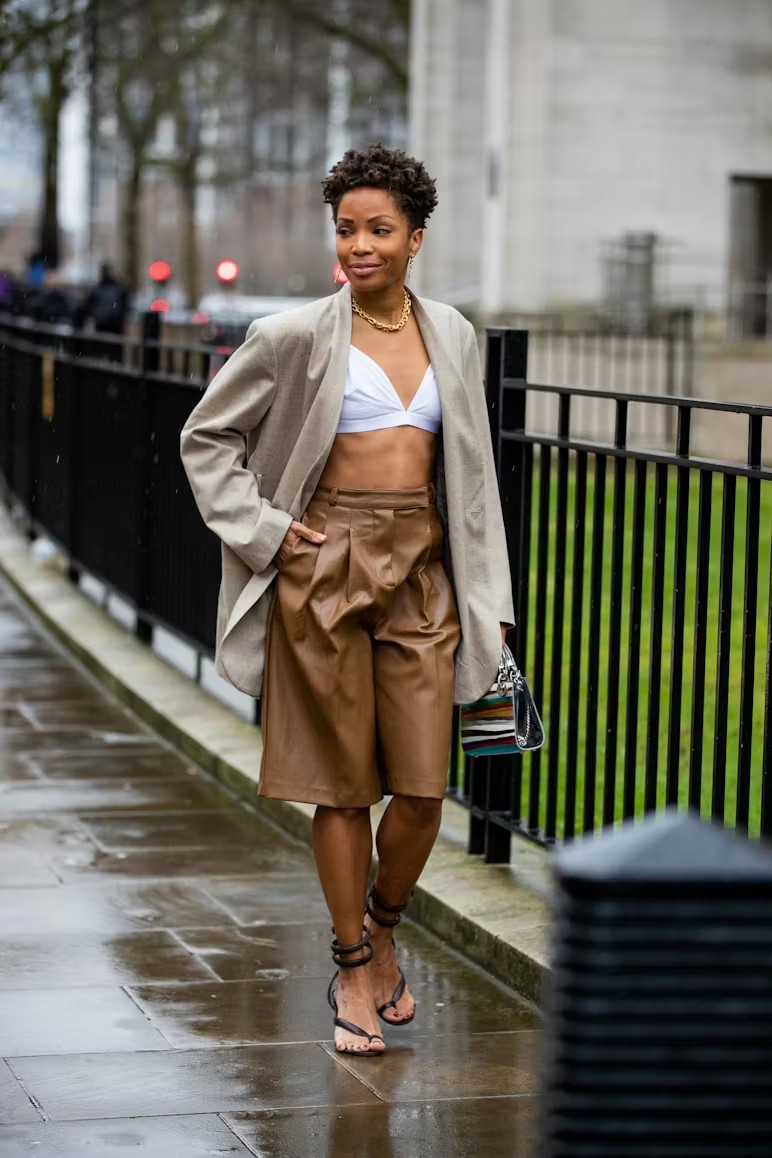 Phong cách “nửa kín nửa hở” tinh tế