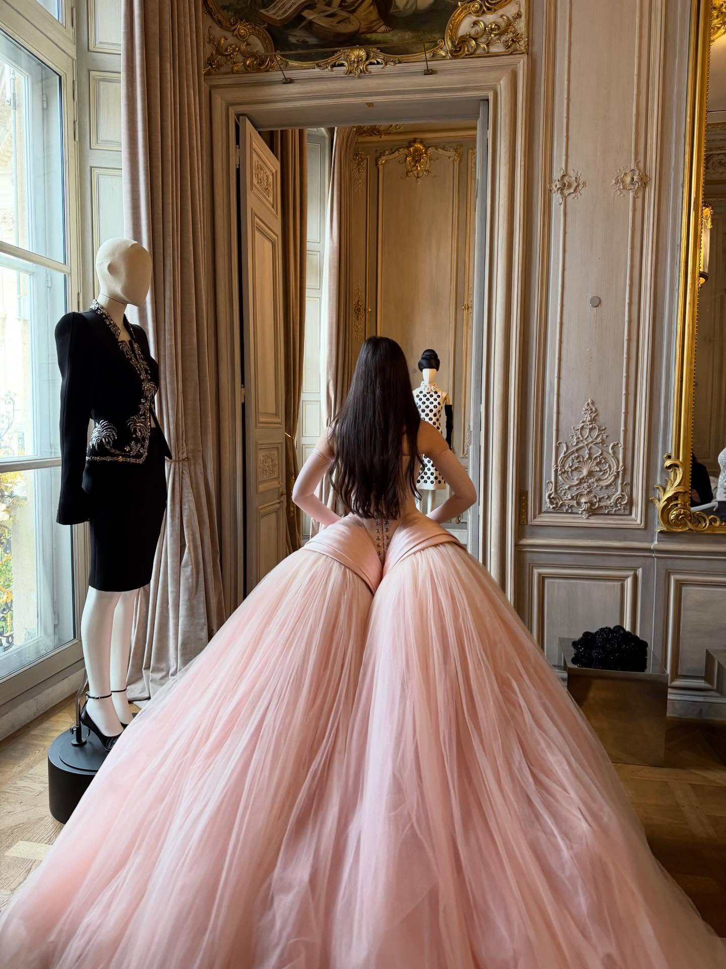 Hinh anh Điều gì khiến Le Bal des Débutantes trở thành giấc mơ của mọi tiểu thư ưu tú? 15