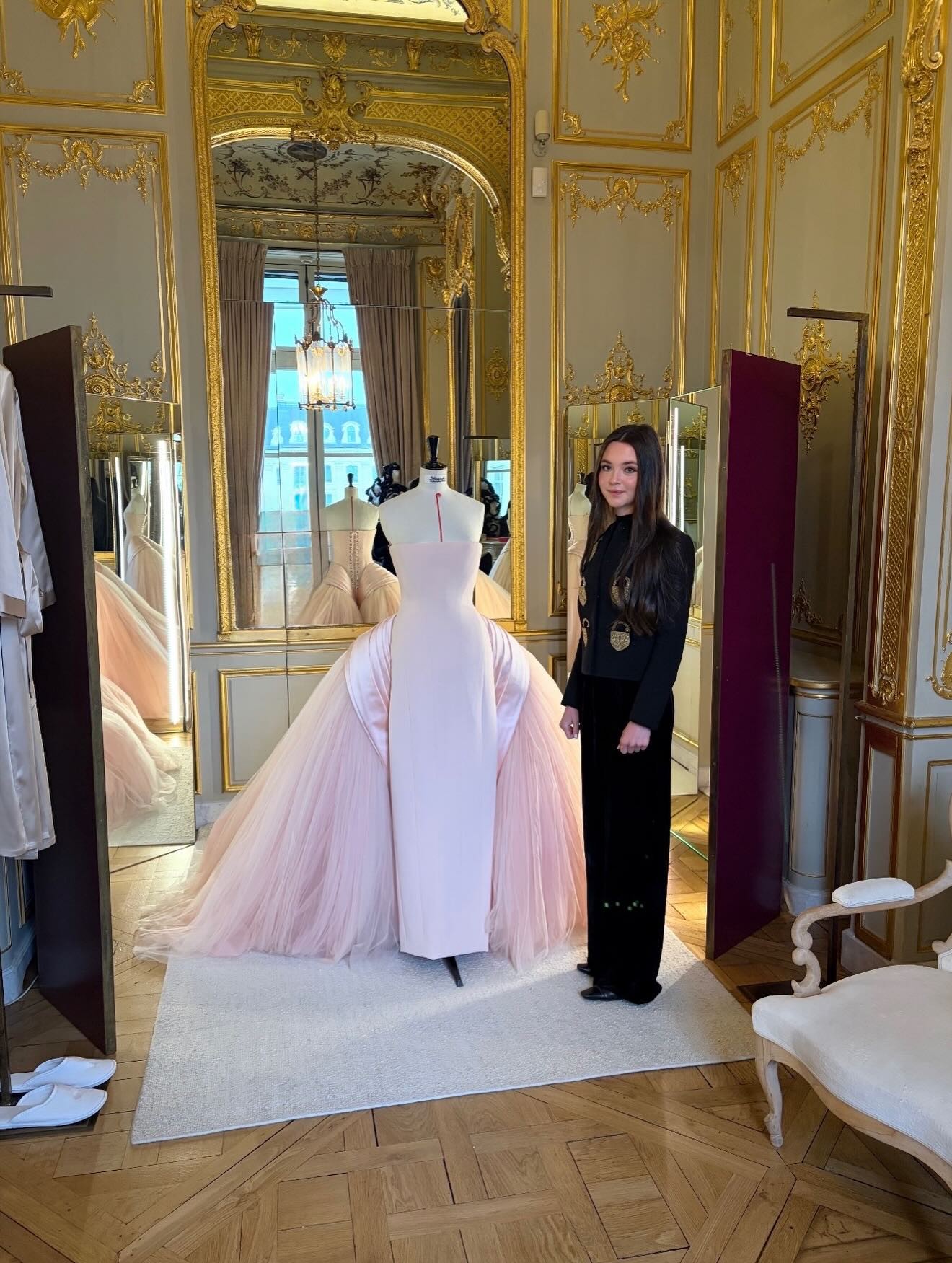 Hinh anh Điều gì khiến Le Bal des Débutantes trở thành giấc mơ của mọi tiểu thư ưu tú? 17