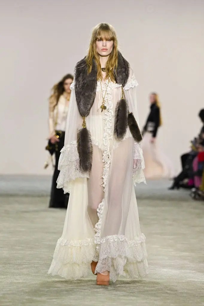 Hinh anh Chất liệu lông thú: Tuyên ngôn xa hoa của thời trang mùa lạnh 9