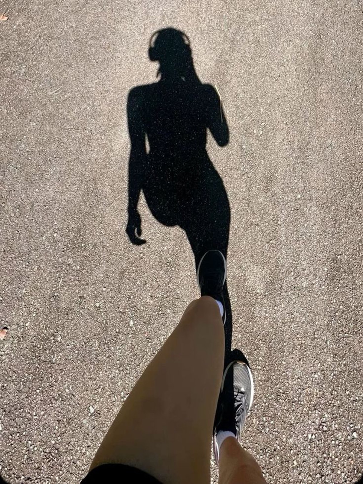 Hinh anh Yoga đi bộ: Sự kết hợp hoàn hảo giữa thể lực và tinh thần 1